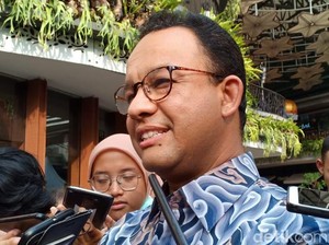 Anies Minta Aparat Telusuri e-KTP Tercecer di Duren Sawit