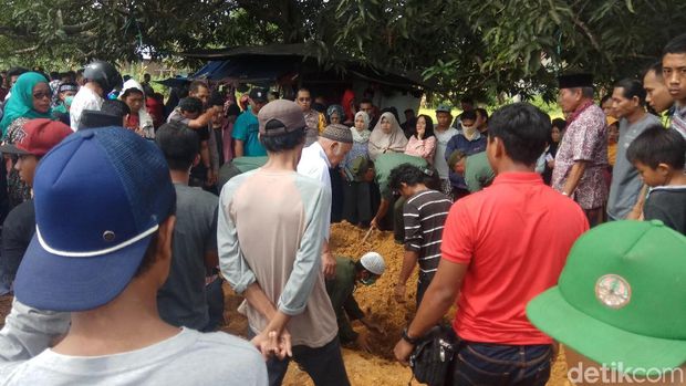 Fais Syaputra korban penembakan KKB dimakamkan di Makassar.