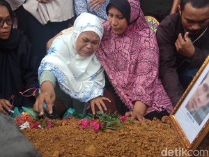 Kapolda Sulsel Melayat ke Rumah Korban Penembakan KKB