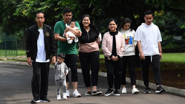 Selain Jan Ethes, Presiden Jokowi juga pernah mempublikasikan kegiatannya bersama anggota keluarga lainnya.