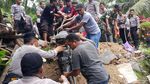 Begini Proses Evakuasi 4 Korban Tewas Longsor Pacitan