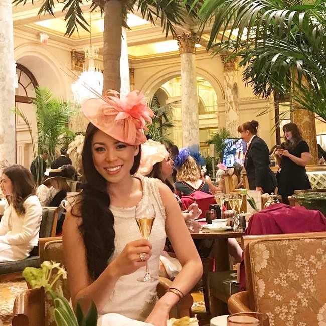 Meski Dara bukan datang dari keluarga bangsawan Inggris, namun dia adalah wanita cerdas dan sukses. Dara mendapatkan gelar masternya di Universitas Harvard, AS melalui jalur beasiswa.  Foto: dok. Instagram (@dara_huang)