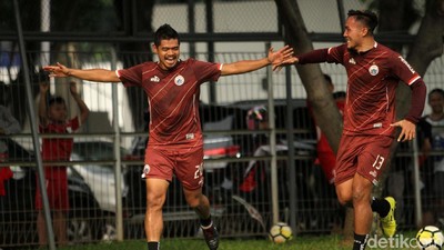 Melihat Sesi Latihan Persija Jelang Laga Pamungkas