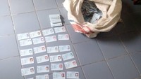 Polisi menyatakan 1.706 e-KTP yang ditemukan kebanyakan sudah tidak berlaku lagi atau expired. (Dok. Ketua RW 11 Pondok Kopi)