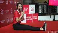 Instruktur Zumba satu ini juga selalu memotivasi agar kita terus menerapkan gaya hidup sehat, dengan rutin berolahraga. (Foto:Kireina/detikHealth)