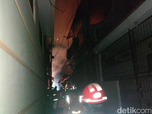 Kebakaran Terjadi di Permukiman Simokerto Surabaya