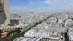 Melongok Seisi Kota Paris dari Puncak Menara Gothic Abad ke 16