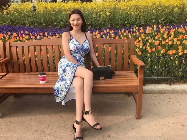 Sunshine mengatakan salah satu barang termahal yang pernah dibelinya adalah tas merek Louis Vuitton. Namun sayang dia kini sudah kehilangan tas tersebut karena dicuri orang. Foto: dok. Instagram