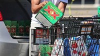 Selain chicken wings, Michael suka sekali dengan bir. Bahkan ia sering berbelanja bir di supermarket dalam jumlah yang banyak sendirian. Foto: Istimewa