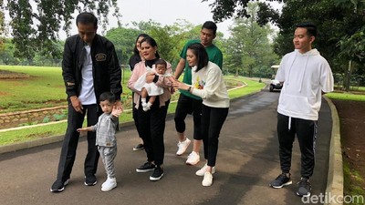 Potret Jokowi Ajak Jan Ethes dan Sedah Mirah Ikut Jalan Santai
