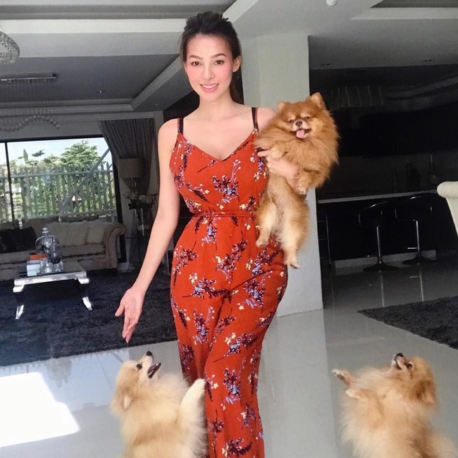 Memiliki tubuh seksi, Sunshine Guimary pun kerap mengunggah foto-foto yang mengekspos tubuhnya. Busana crop top yang memperlihatkan perut langsingnya kerap jadi pilihannya dalam berpenampilan. Foto: dok. Instagram