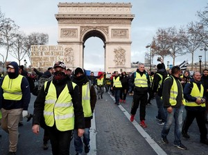 1 Demonstran Rompi Kuning di Prancis Tewas Ditabrak Truk