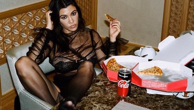 Selain Suka Buah, Kourtney Kardashian Juga Hobi Ngemil Es Krim dan Burger