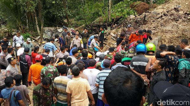 4 Korban Longsor di Pacitan Ditemukan Tewas