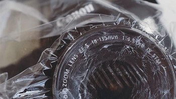 Menggunakan plastik di lensa. Foto: Bored Panda