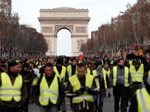 Massa Rompi Kuning Mulai Berdatangan ke Paris