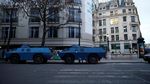 Kendaraan Lapis Baja Siaga di Paris