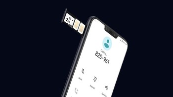 Tersedia dua slot SIM dan microSD yang mendukung hingga 2TB. Foto: Asus Rusia
