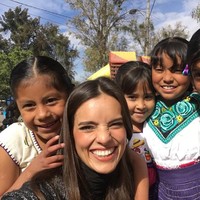 Dalam kesehariannya, Vanessa Ponce De Leon juga aktif sebagai sukarelawan. Dia merupakan sukarelawan untuk Migrantes en el Camino. Vanessa juga terlibat aktif di sekolah bernama Nemeni, yang khusus membantu pendidikan anak-anak dari suku asli Meksiko. Foto: Dok. Instagram Vanessa Ponce de Leon