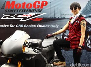 Poppy Sovia Penasaran dengan Motor Marquez Versi Jalan Raya