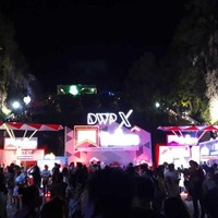 Djakarta Warehouse Project edisi ke-10 atau DWP X digelar di Garuda Wisnu Kencana, Bali, 7-9 Desember 2018. Selain aksi panggung para DJ dunia, area unik untuk berfoto di booth para sponsor menjadi daya tarik tersendiri. Salah satunya Smartfren.  Foto: Daniel Ngantung/Wolipop
