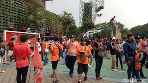 Thejakmania Nobar Persija Vs Mitra Kukar di Lapangan Kemenpora