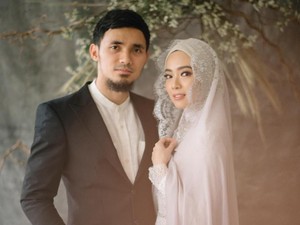 Cantiknya Lindswell Kwok Bergaun Pengantin Syari di Foto Pasca Resmi Nikah