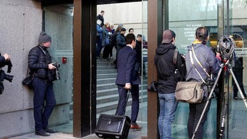 Sampai saat ini pernyataan Huawei mengenai penangkapan Wanzhou adalah mereka hanya mempunyai sedikit informasi mengenai hal ini. Dan mereka mengaku tak mengetahui apakah Wanzhou memang melakukan pelanggaran. Foto: Reuters