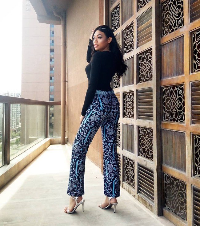 Wanita yang berprofesi sebagai model itu bahkan pernah ke Universitas Harvard, Amerika Serikat untuk bertanding debat.  Foto: dok. Instagram (@alya.nurshabrina)