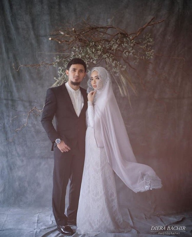 Mereka berdua dikabarkan telah melakukan akad nikah secara tertutup. Acara resepsi pernikahannya baru akan dilakukan Minggu (9/12/2018). Foto: Instagram Diera Bachir