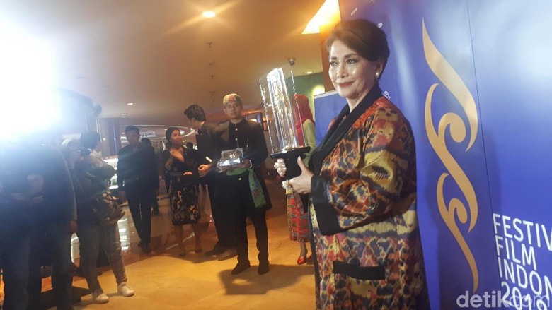 51 Tahun Bertahan di Dunia Seni Peran, Widyawati Diberikan Lifetime Achievement 51 Tahun Bertahan di Dunia Seni Peran, Widyawati Diberikan Lifetime Achievement
