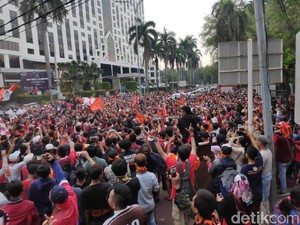 Persija Juara Liga 1, Jakmania Sempat Tumpah Ruah ke Jalan Sekitar GBK