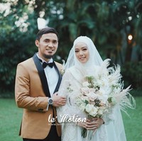 Setelah menjadi berhijrah dan menikah, ratu Wushu Indonesia Lindswell Kwok semakin jadi sorotan. Perubahan penampilannya menjadi salah satu poin yang menjadi perhatian. Tak hanya berhijab, Lindswell mantap berpenampilan syari. Foto: lemotionphoto for detikSport