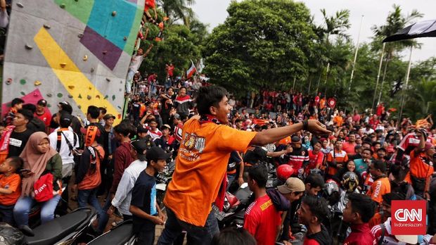 SUGBK selalu dipenuhi Jakmania bila Persija Jakarta menggelar laga kandang di tempat tersebut.