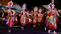 Digambarkan tokoh bernama Asnawi yang merupakan pendatang dari wilayah Mataraman (Jawa Timur bagian barat) mengembangkan seni jaranan dan reog ke Banyuwangi. Jaranan pun berkembang dengan cita rasanya tersendiri karena telah terpaut dengan unsur seni Blambangan, kerajaan awal mula Banyuwangi.
