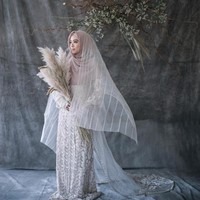 Namun, beberapa sumber menyebutkan pernikahan tersebut belum direstui orang tua Lindswell. Bahkan sang ibunda dikabarkan tidak akan hadir pada resepsi pernikahan. Foto: Dok. Diera Bachir