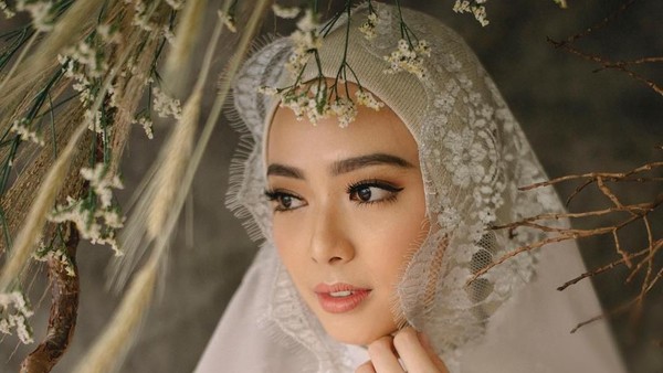 Lindswell Sudah Mualaf Hampir Dua Tahun Lindswell Sudah Mualaf Hampir Dua Tahun