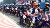Gelaran CBR Race Day ini merupakan jawaban bagi para pecinta CBR series yang ingin merasakan langsung performa tinggi motor berkonsep Total Control di lintasan balap. Foto: Grandyos Zafna