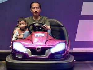 Jan Ethes yang Nggak Mau Diam dan Nempel Terus dengan Mbah Jokowi