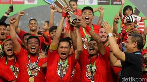 Momen Bersejarah Persija Angkat Trofi Liga 1 2018