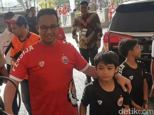 Tiba di GBK, Anies Optimistis Persija Menang Lawan Mitra Kukar