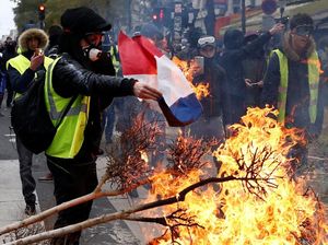 Jejak-jejak Vandalisme Yellow Vest di Paris