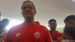 Foto: Anies Ajak Anak Tonton Persija Vs Mitra Kukar di GBK
