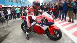 Si Entong dan Pebalap Honda Ngebut Pakai Motor Marquez