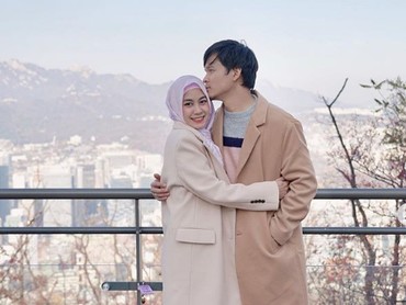 Romantisnya Anisa Rahma dengan Suami Tercinta