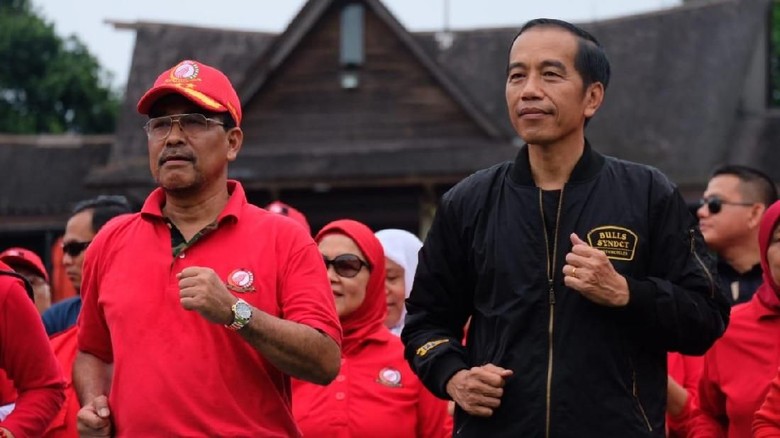 Jokowi Senam Bareng Terawan dan Terawati se-Indonesia di Bogor Jokowi Senam Bareng Terawan dan Terawati se-Indonesia di Bogor