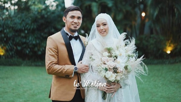 Pernikahan Hulaefi dan Lindswell Diiringi Atraksi Pewushu Cilik Pernikahan Hulaefi dan Lindswell Diiringi Atraksi Pewushu Cilik