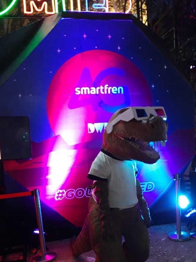 Sebelum masuk ke booth, pengunjung diminta untuk mengisi data sekaligus kuis singkat yang berkaitan masa depan. Ada hadiah menarik yang sudah disediakan. Salah satunya kesempatan meet & greet musisi Dipha Barus dan Kimokal. Foto: Daniel Ngantung/Wolipop