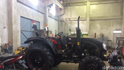 Begini Penampakan Traktor Hantu yang Bisa Jalan Sendiri
