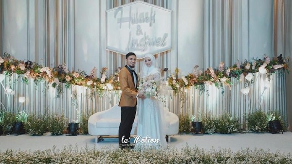 Tangis Bahagia Hulaefi dan Lindswell Pecah Saat Salami Keluarga Tangis Bahagia Hulaefi dan Lindswell Pecah Saat Salami Keluarga